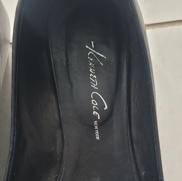 Beautiful Kenneth Cole black flats - square tip - Picture 4 of 5